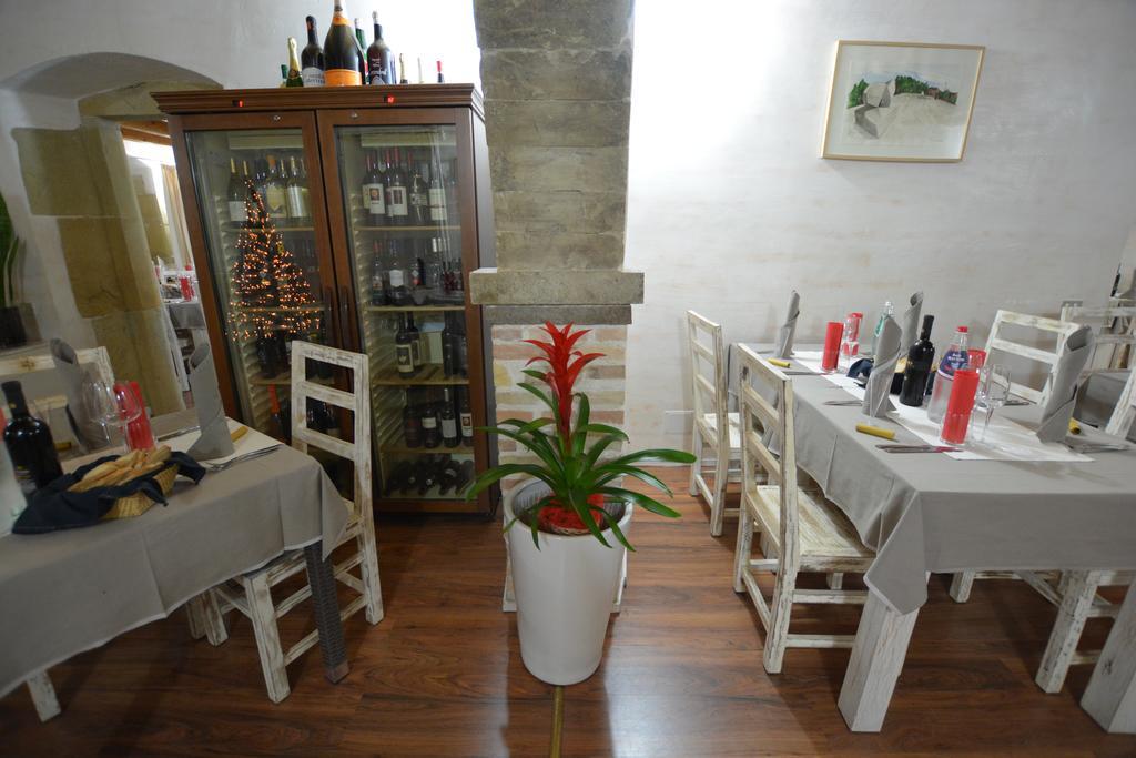 Abas Ristorante Pizzeria Affittacamere Ales Kültér fotó