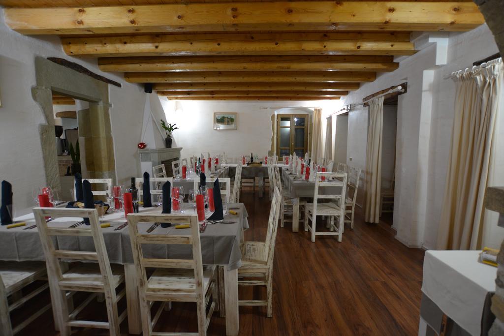 Abas Ristorante Pizzeria Affittacamere Ales Kültér fotó
