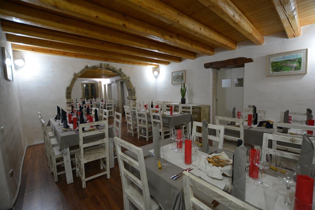 Abas Ristorante Pizzeria Affittacamere Ales Kültér fotó