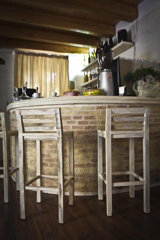 Abas Ristorante Pizzeria Affittacamere Ales Kültér fotó